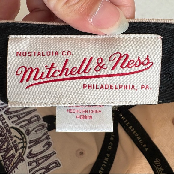 Mitchell & ness Los Angeles Lakers world champion hat 87’ 88’ reproduction hat - Picture 7 of 11